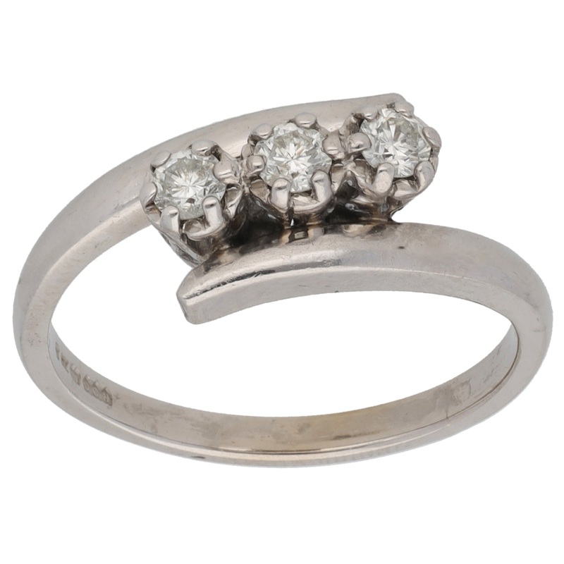 18ct White Gold 0.25ct Diamond Trilogy Ring Size O
